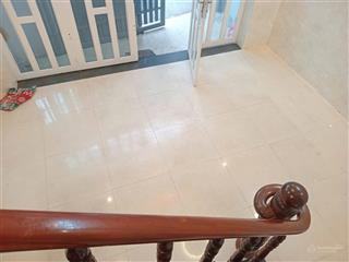 Nhà đẹp , còn mới , có thể cho thuê hoặc ở đều được , giao thông thuận tiện , gần chợ , trường học