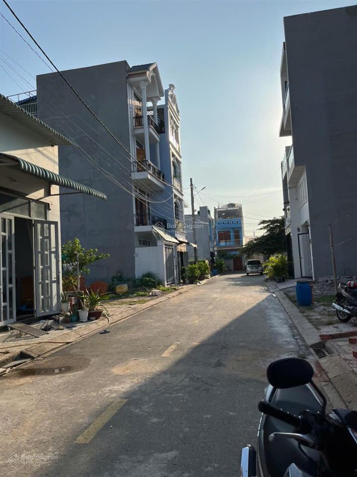 Bán nhà 3 tầng mới xây, hẻm xe hơi, đường hoàng hữu nam, gần bxmđ mới