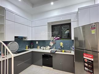 Bán nhà phố nguyên hồng  46m2  14,3 tỷ  oto đỗ cửa