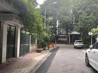 Phân lô hoàng cầu 82m2  lô góc  mặt tiền khủng 7m  gara oto  28 tỷ