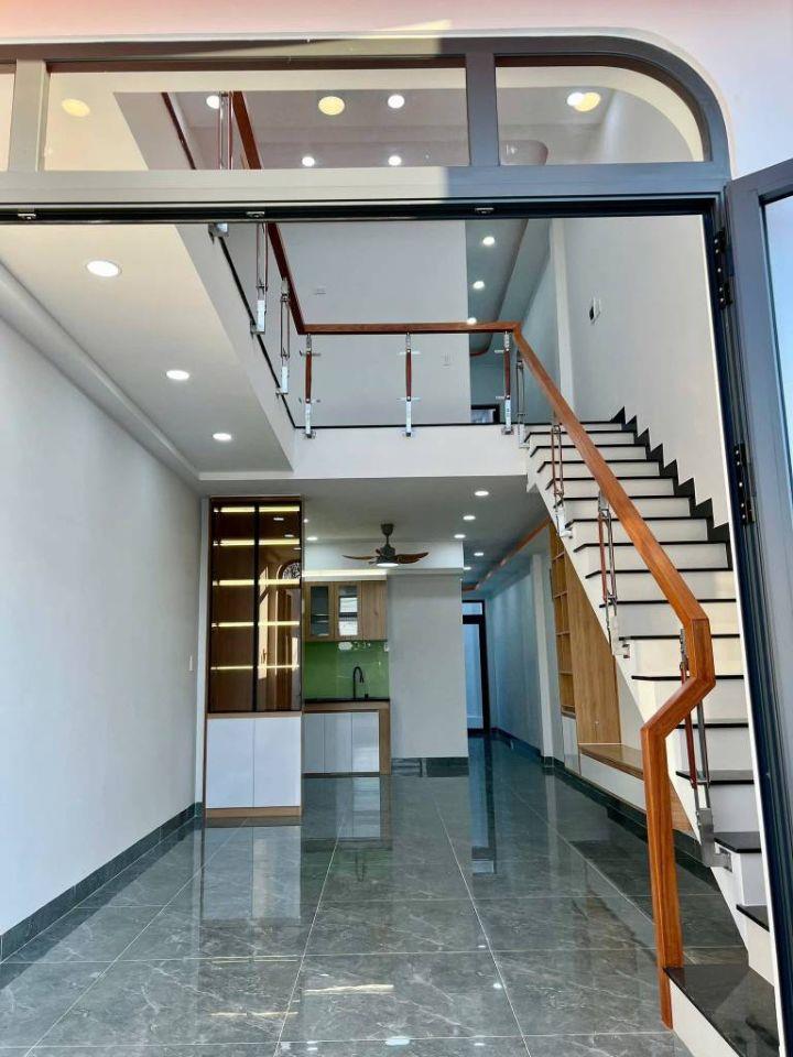 BÁN NHÀ MỚI 100M2 GIÁ 2TY85 GẦN NGUYỄN CHÍ THANH, THỦ DẦU MỘT, ĐƯỜNG XE HƠI, SỔ HỒNG RIÊNG