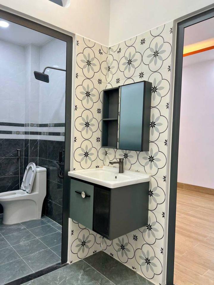 BÁN NHÀ MỚI 100M2 GIÁ 2TY85 GẦN NGUYỄN CHÍ THANH, THỦ DẦU MỘT, ĐƯỜNG XE HƠI, SỔ HỒNG RIÊNG