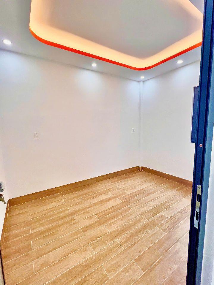 BÁN NHÀ MỚI 100M2 GIÁ 2TY85 GẦN NGUYỄN CHÍ THANH, THỦ DẦU MỘT, ĐƯỜNG XE HƠI, SỔ HỒNG RIÊNG