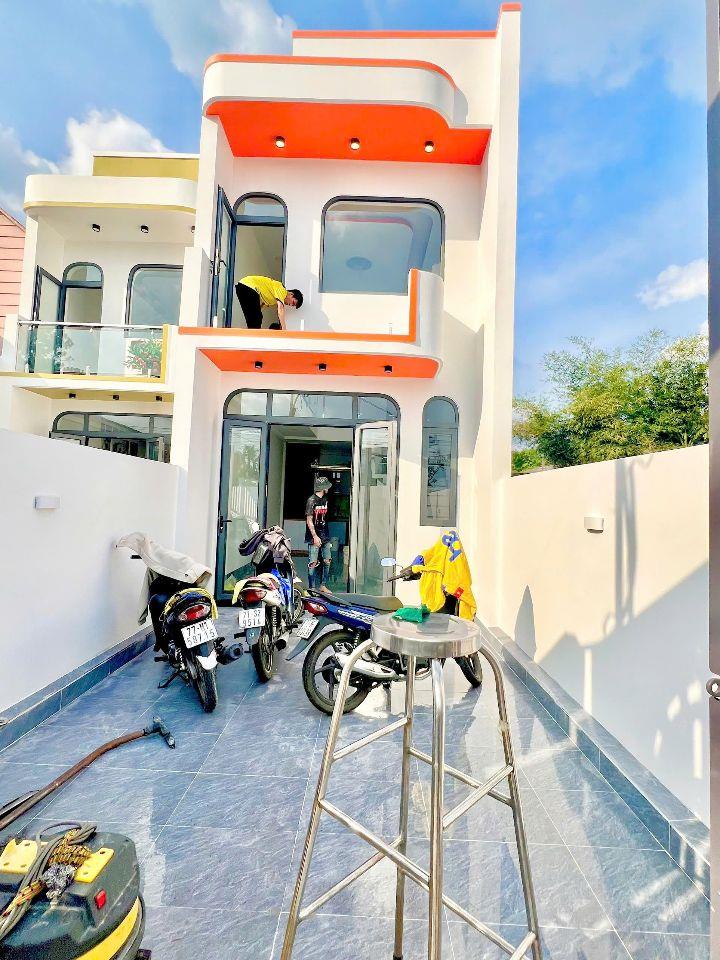 BÁN NHÀ MỚI 100M2 GIÁ 2TY85 GẦN NGUYỄN CHÍ THANH, THỦ DẦU MỘT, ĐƯỜNG XE HƠI, SỔ HỒNG RIÊNG