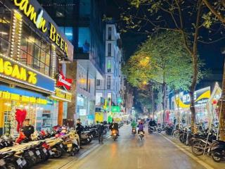 Cho thuê nhà mặt phố nguyễn văn huyên, dt 70m2 x 2 tầng, mặt tiền 4,5m, sẵn vào thuê, siêu hot