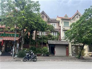 Biệt thự mặt phố víp văn quánđường đôi,cách hồ 20mdtích 210mmặt tiên 10mnhà 3 tầnggiá 79 tỷ