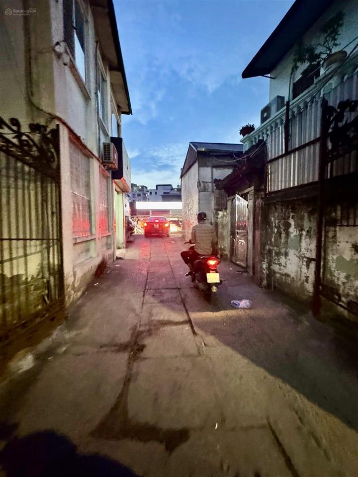 Khu phân lô hv tư pháp lê văn lươngoto dừng đỗdiện tích 100m,nhà 4 tầng,mặt tiền 6.6mgiá 32tỷ