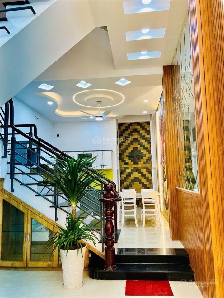 Nhỉnh 10 tỷ nhà ngay 331/đường lê hồng phong phường 2 quận 10 nhà đúc 4 tấm hẻm xe hơi mới 100%