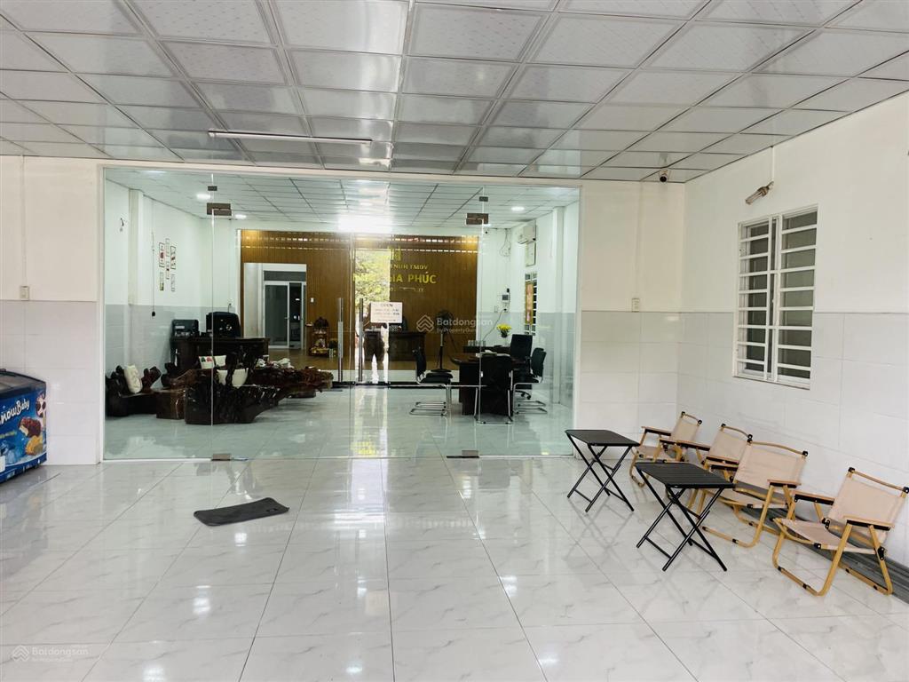 Cho thuê mặt tiền kinh doanh + kết hợp để ở cực đẹp sát kcn long đức 3 với giá rẻ 9,5 triệu, 205m2