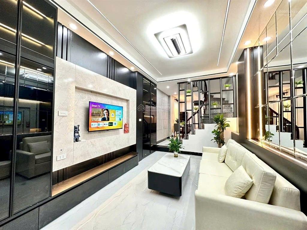 Cực phẩm kim giang sát kđt đại kim thoáng trước sau ngõ thông ô tô đậu sát nhà.