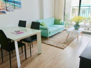 Tôi bán căn góc cc 312 lạc long quân q. 11. dt 65m2 2p, 2wc, sh lâu dài. giá 2,75 tỷ.  0779 115 ***