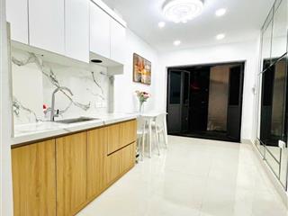 Nhà đẹp cát linh, 15m2 6 tầng ngõ nông, lô góc 2 thoáng, nhỉnh 4 tỷ
