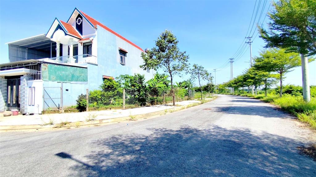 Khu dịch vụ hỗn hợp vsip  bán lô đất 154m2  giá rẻ nhất thị trường chỉ bán nhanh trong tháng 12