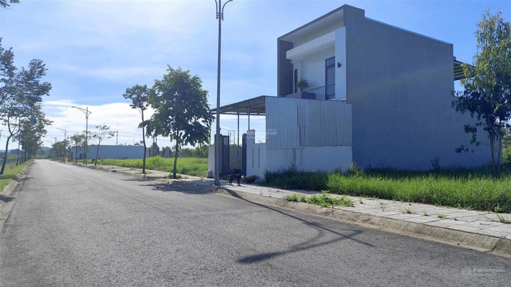 Bán lô đất rất đẹp  hướng nam  view trường học  giá chỉ 9.5tr/ m2 chốt nhanh trong tháng 12/2025