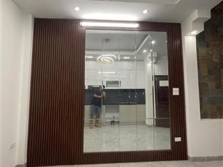 Nhà trung tâm cầu giấy 5 phòng ngủ  chỉ 9.x tỷ  ở luôn
