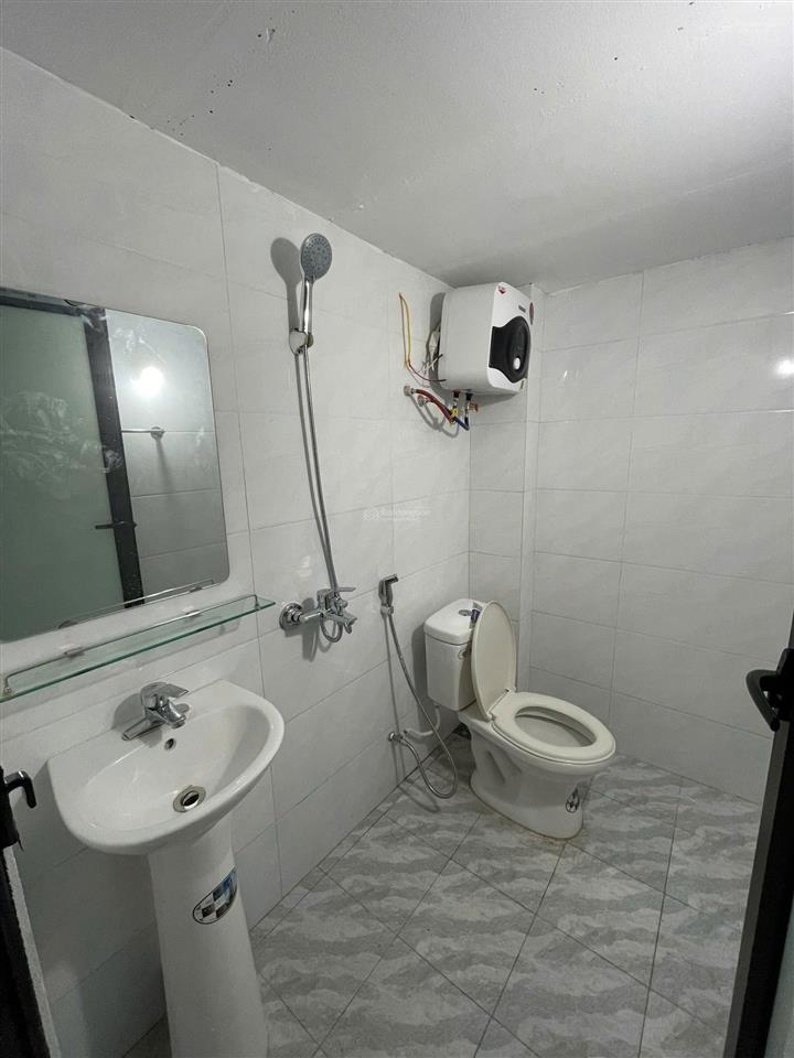 Phòng khép kín 4tr cửa sổ thoáng, ngõ ô tô ngay cạnh hh linh đàm