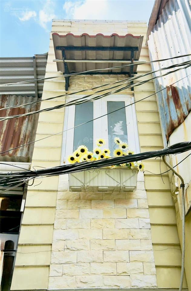 Hộ khẩu sg chỉ với 860 triệu sở hữu ngay nhà 2mt  sổ hồng sẵn  vị trí siêu "đỉnh"