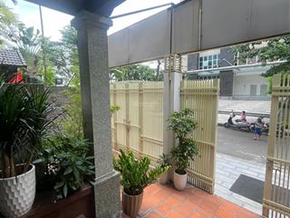 Cho thuê biệt thự vimeco nguyễn chánh 150m,nội thất đẹp, mt10m, có hầm để xe, vỉa hè 3m, 40tr/thg