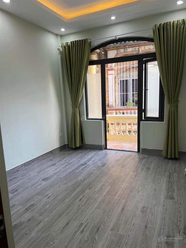 Nhà đại từ, dt 32m2, 5t, giá 5,9 tỷ. gần ô tô