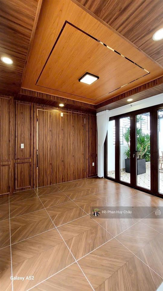 Vip. trung tâm pleiku  kế sân vân động pleiku. trục đường chính