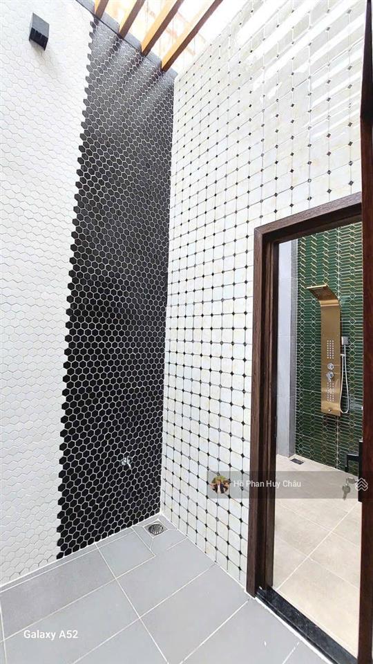 Vip. trung tâm pleiku  kế sân vân động pleiku. trục đường chính