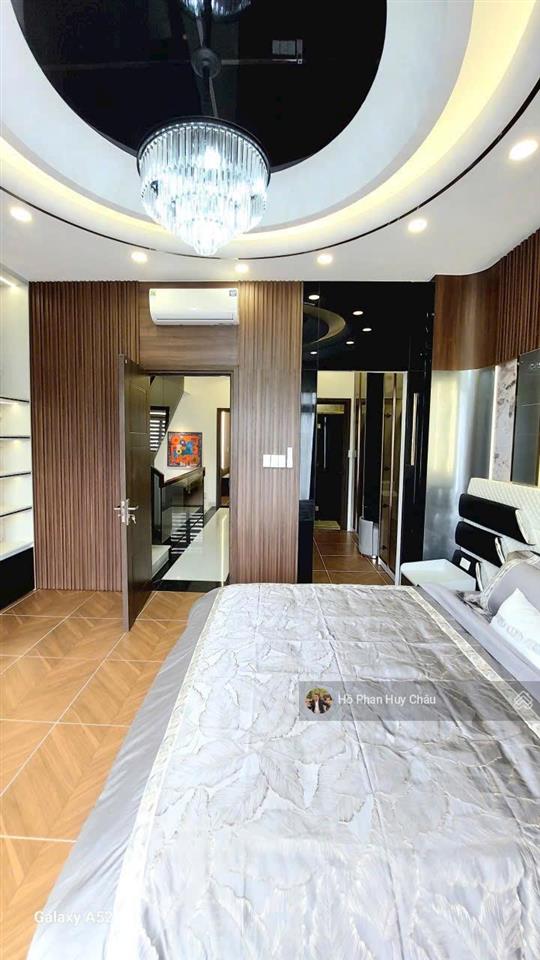 Vip. trung tâm pleiku  kế sân vân động pleiku. trục đường chính