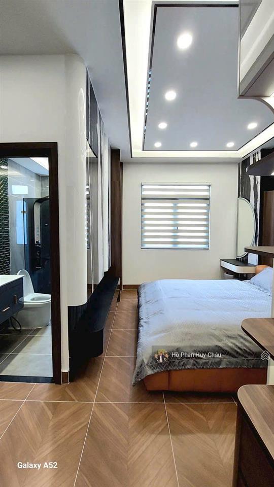 Vip. trung tâm pleiku  kế sân vân động pleiku. trục đường chính