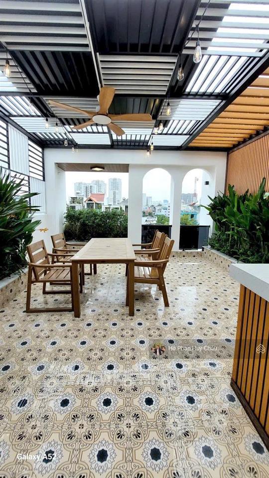 Vip. trung tâm pleiku  kế sân vân động pleiku. trục đường chính