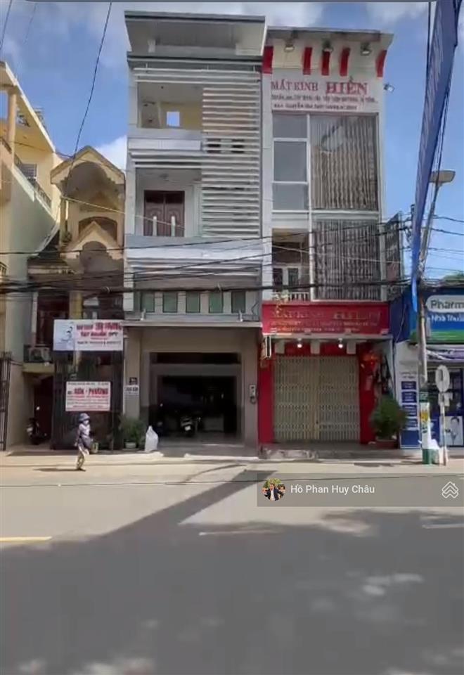 Vip. trung tâm pleiku  kế sân vân động pleiku. trục đường chính