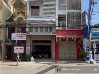 Vip. trung tâm pleiku  kế sân vân động pleiku. trục đường chính