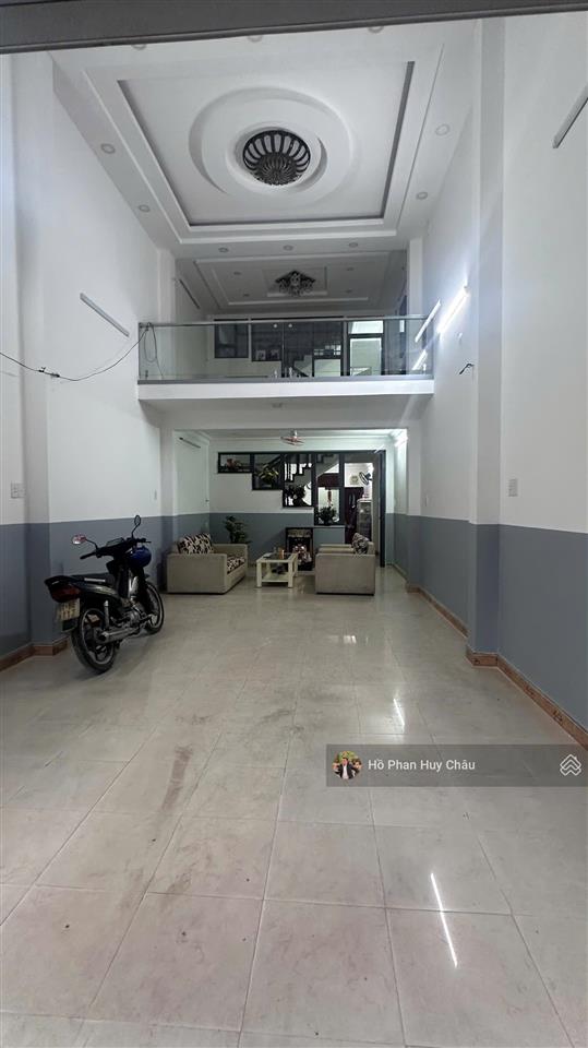 Vip. trung tâm pleiku  kế sân vân động pleiku. trục đường chính