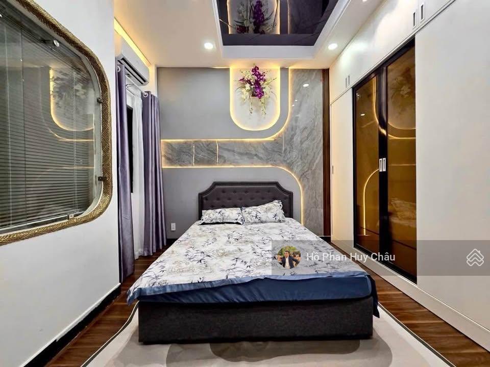Nhà phố hiện đại, gara 2 ô tô, giáp quận 7 hẻm 1979 huỳnh tấn phát