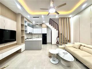 Bán nhà riêng tại lĩnh nam, 5,95 tỷ, 37m2, 4pn, 5 tầng, chính chủ, view đẹp