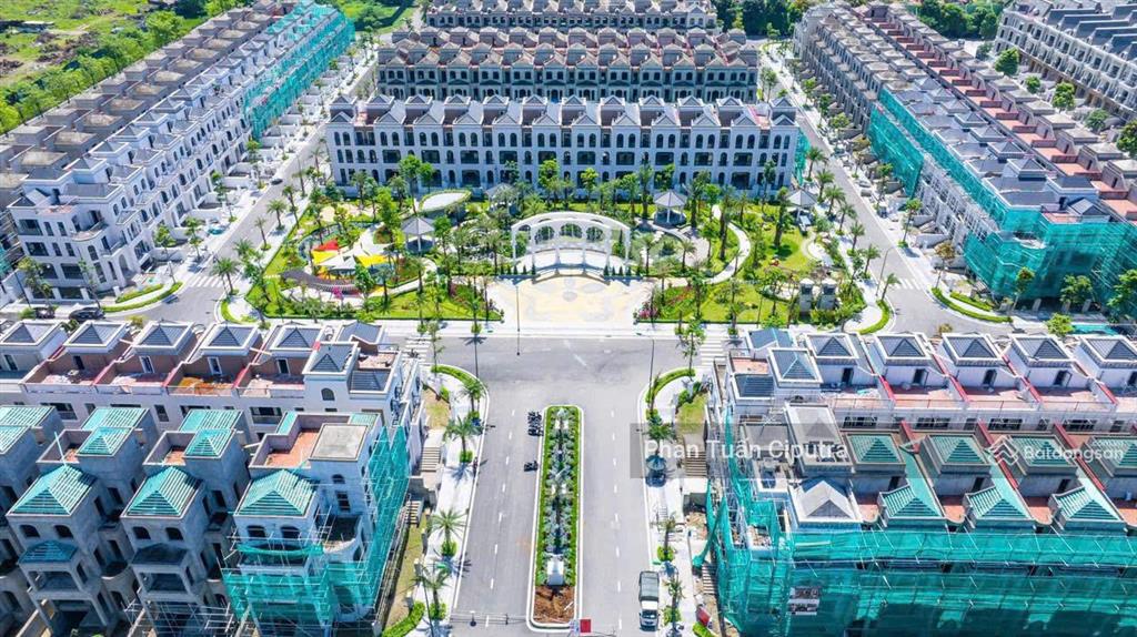 Bt lô góc công viên ciputra, mt 33m, 4 tầng 1 hầm, bàn giao nhà, sổ đỏ ngay giá bán trực tiếp cđt