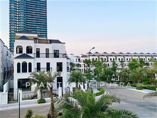 Bt lô góc công viên ciputra, mt 33m, 4 tầng 1 hầm, bàn giao nhà, sổ đỏ ngay giá bán trực tiếp cđt