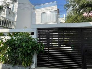 Villa sân vườn đẹp full nội thất cao cấp, 8x20 2lầu 4pn + sân thượng rộng, gần vòng xoay phú hữu q9