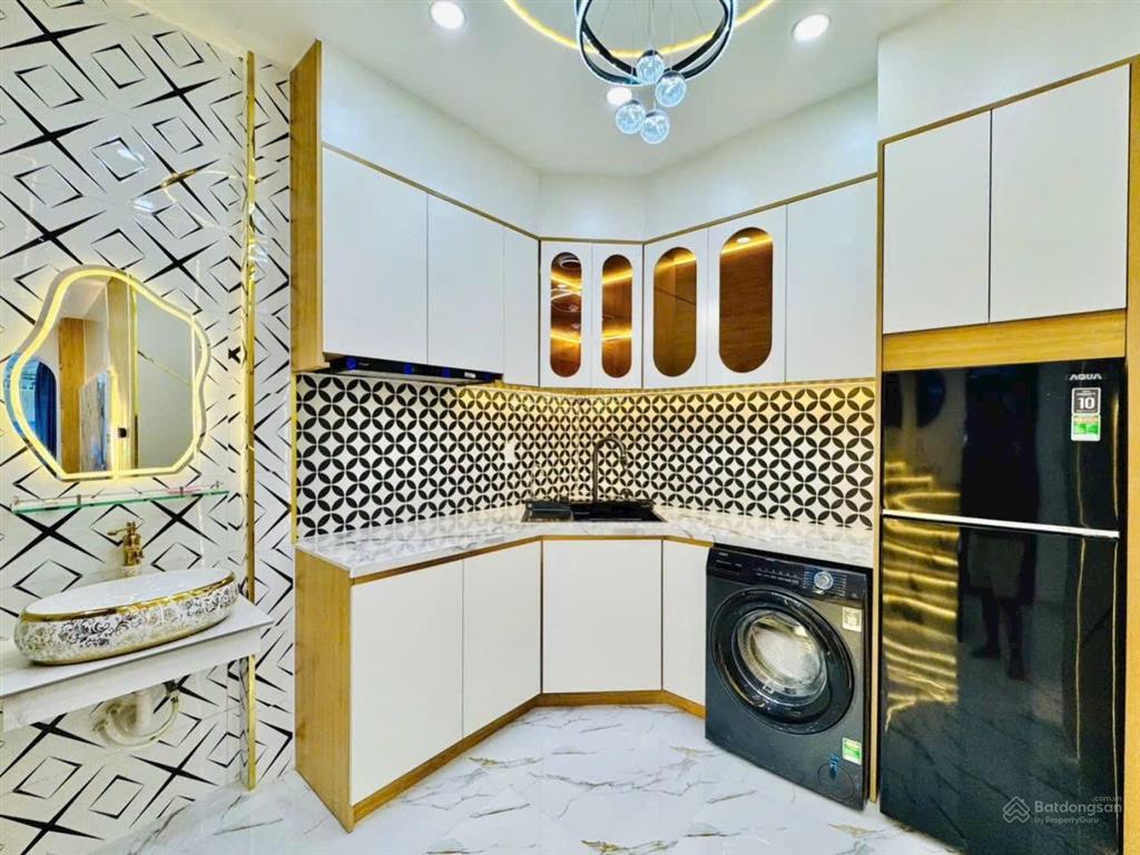 Duy nhất 1 căn mặt tiền nhỉnh 3tỷ lê lai p3 40m2 nhà đẹp mới xây kinh doanh buôn bán sầm uất, shr