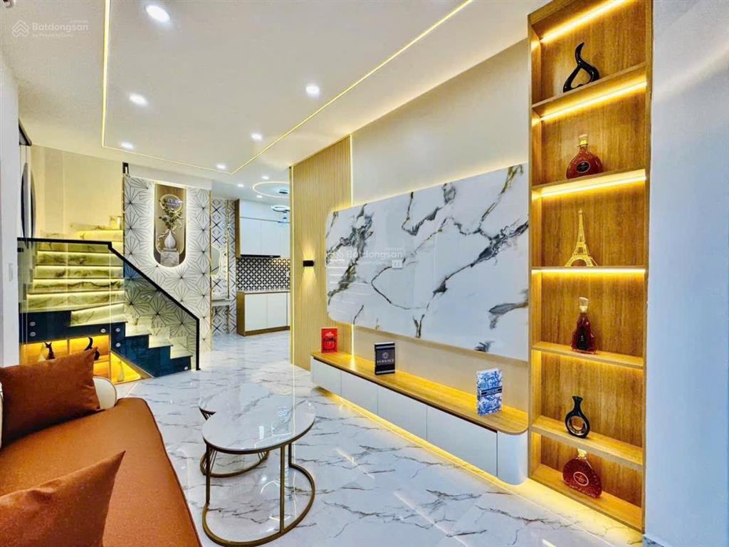 Duy nhất 1 căn mặt tiền nhỉnh 3tỷ lê lai p3 40m2 nhà đẹp mới xây kinh doanh buôn bán sầm uất, shr