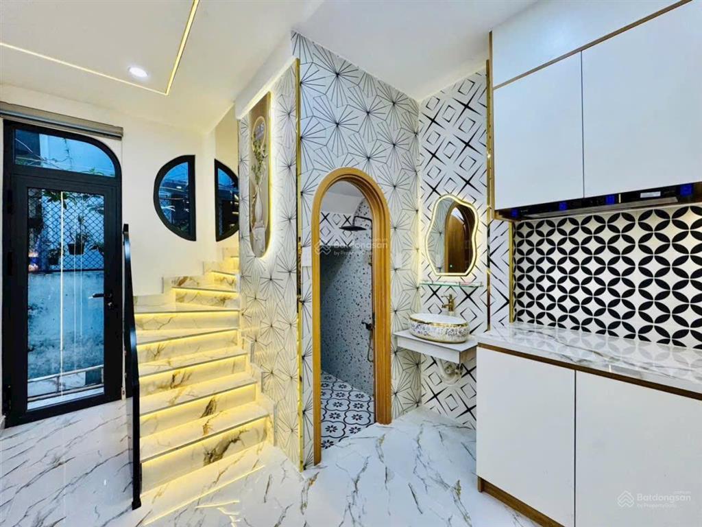 Duy nhất 1 căn mặt tiền nhỉnh 3tỷ lê lai p3 40m2 nhà đẹp mới xây kinh doanh buôn bán sầm uất, shr