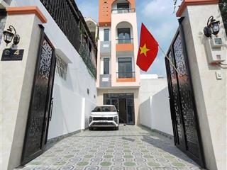 Mặt tiền thạnh lộc 28, 121m2 với 7pn 8wc ngang 4,1 dài 30m, nhà đẹp đang cho thuê 20tr/tháng, shr