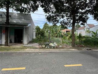 Cần bán gấp lô đất ngộp 300m2, full thổ cư, đi ra kcn quốc tế protrade chỉ 10p di chuyển, shr