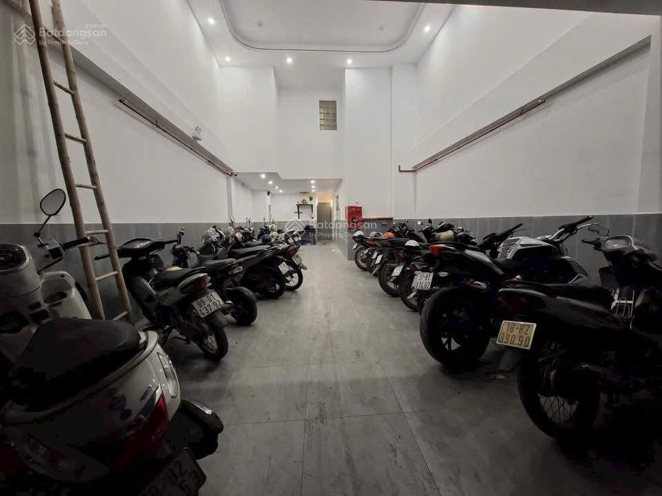 Toà nhà dịch vụ mới 21 phòng full nội thất gần hv nông nghiệp, hàng xóm vin 6 tầng thang máy 18.5tỷ