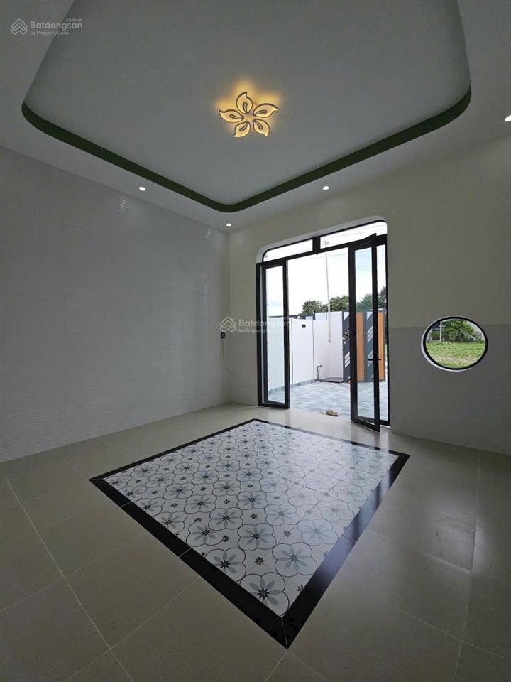 Nhà mới 2 phòng ngủ gần nhà xe huệ nghĩa tây ninh giá chỉ 850tr, sân ô tô, sổ hồng riêng, 150m2