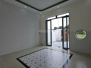 Nhà mới 2 phòng ngủ gần nhà xe huệ nghĩa tây ninh giá chỉ 850tr, sân ô tô, sổ hồng riêng, 150m2