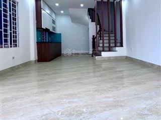 Cc b.á.n nhà cầu giấy mới kính koong  ngõ rộng thoáng mát  ở sướng