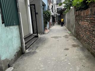 Cần tiền bán gấp mảnh đất 52m2, mt 4,8m trong ngõ 84 phố đàm quang trung, vị trí đẹp, giá cực sock