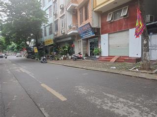 Bán nhà đẹp mặt phố nguyễn đình hoàn , cầu giấy, 5 tầng , vỉa hè rộng , kinh doanh tốt