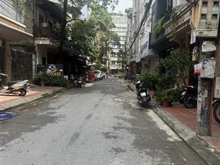 Pháo đài láng  dân trí cao  ô tô chạy vòng quanh