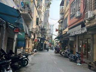 Ngõ ô tô tránh phố hoàng cầu  mặt tiền rộng 5m