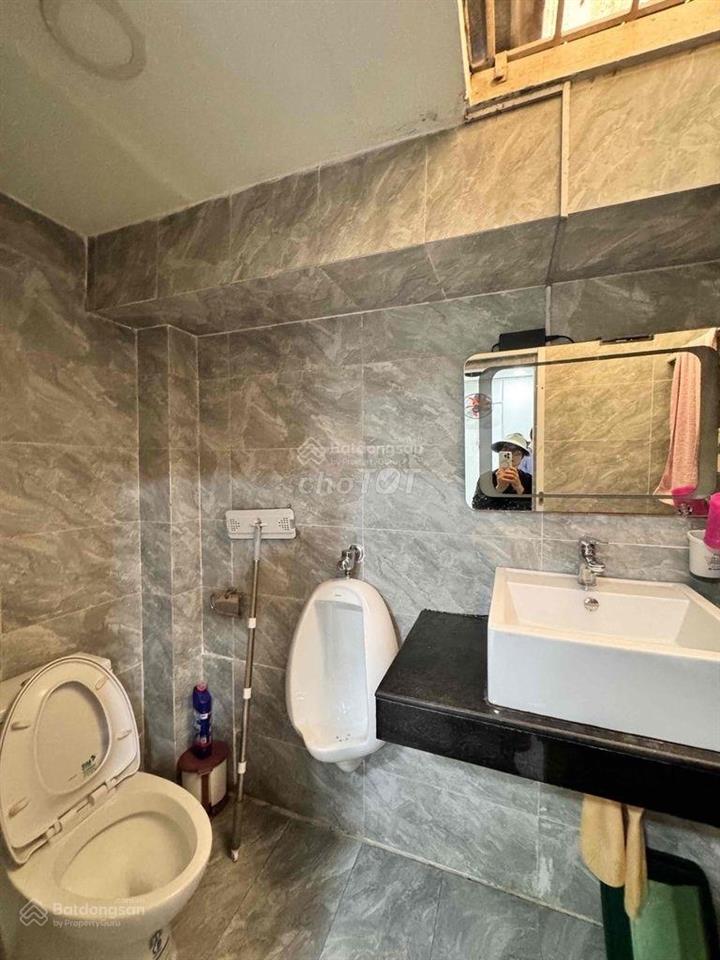 Ngay chợ bà chiểu,kế rạch xuyên tâm, sát mặt tiền, hxt, bùi đình tuý, dt 4x14m(2 tầng btct).